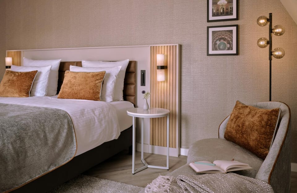 Photo of the whole room, Bedroom