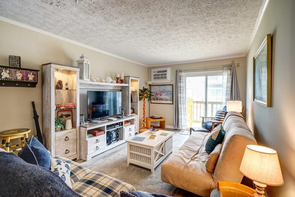 Oceanfront Topsail Beach Retreat - Steps to Shore! House in North Topsail Beach