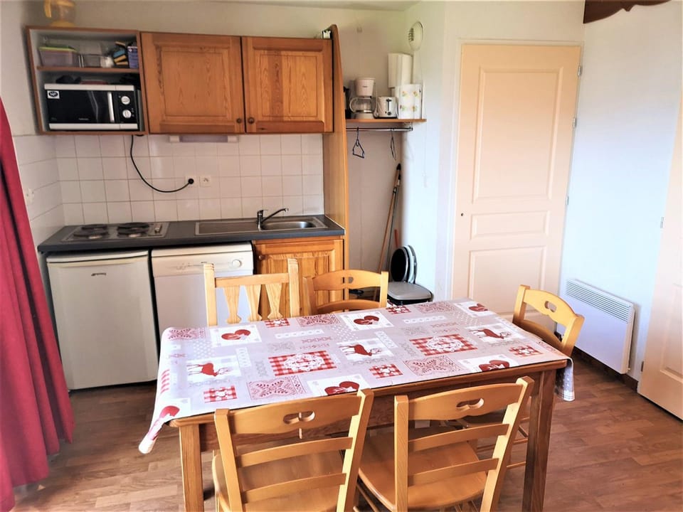 Appartement confort 6 pers, La Joue du Loup, parking inclus - FR-1-504-470 Apartment in Provence-Alpes-Côte d'Azur