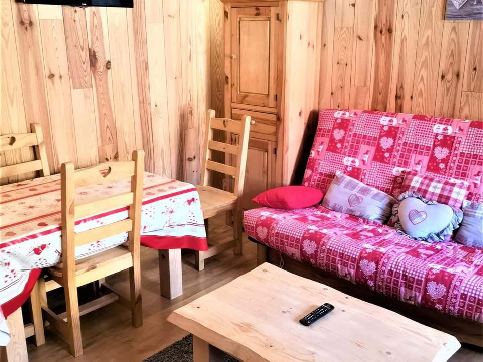 Duplex rénové 4 pers. avec terrasse - Résidence Les Chalets d'Aurouze, La Joue du Loup - FR-1-504-553 Apartment in Provence-Alpes-Côte d'Azur