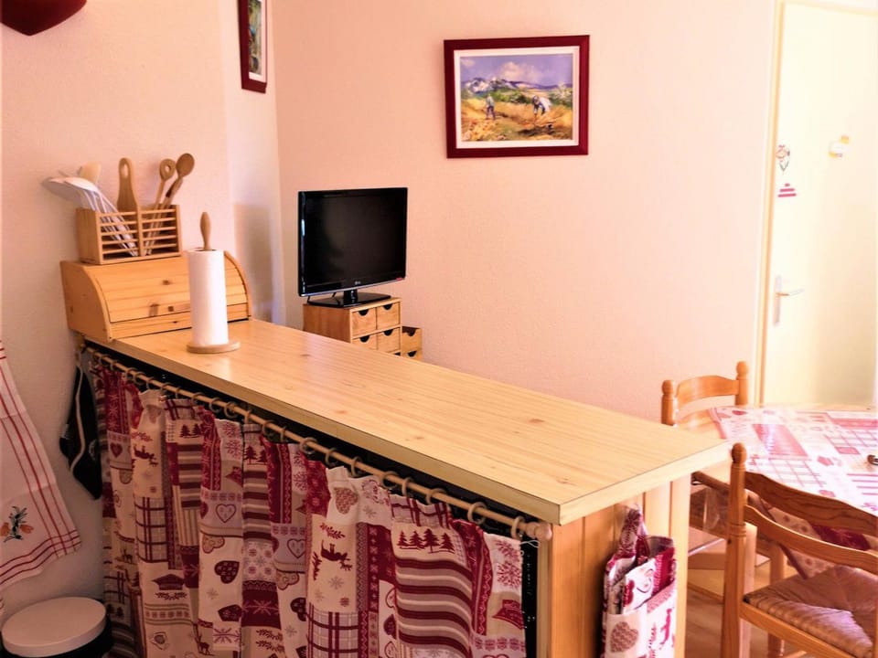 Studio confortable 4 pers, vue sur pistes, La Joue du Loup - FR-1-504-560 Apartment in Provence-Alpes-Côte d'Azur