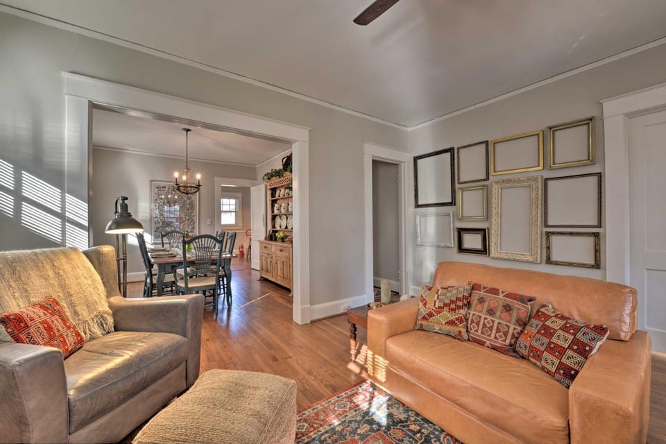 Vintage Chic Cottage < 1 Mile to UNC Greensboro! House in Greensboro