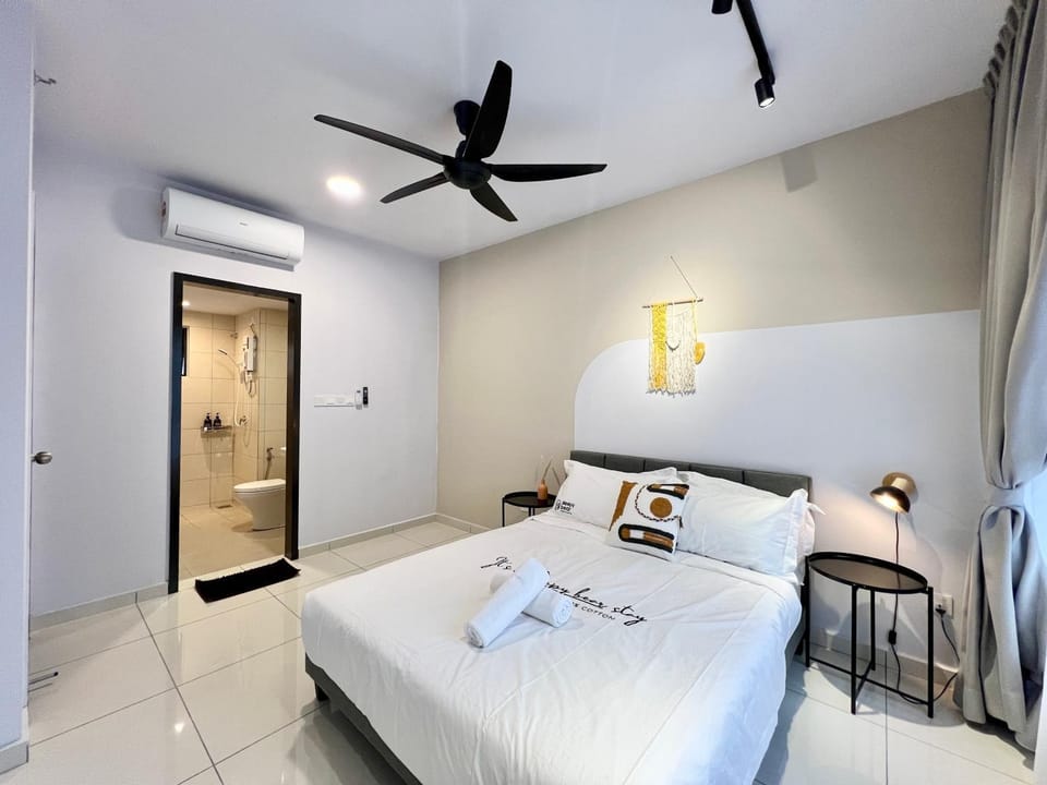 Photo of the whole room, Bedroom