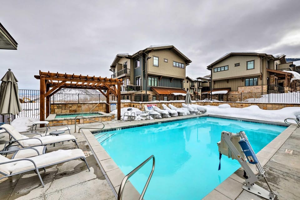 Luxe Canyons Condo w/ Golf Course Views! House in Wasatch County