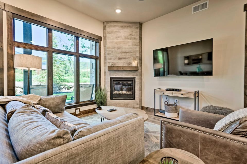 Luxe Canyons Condo w/ Golf Course Views! House in Wasatch County