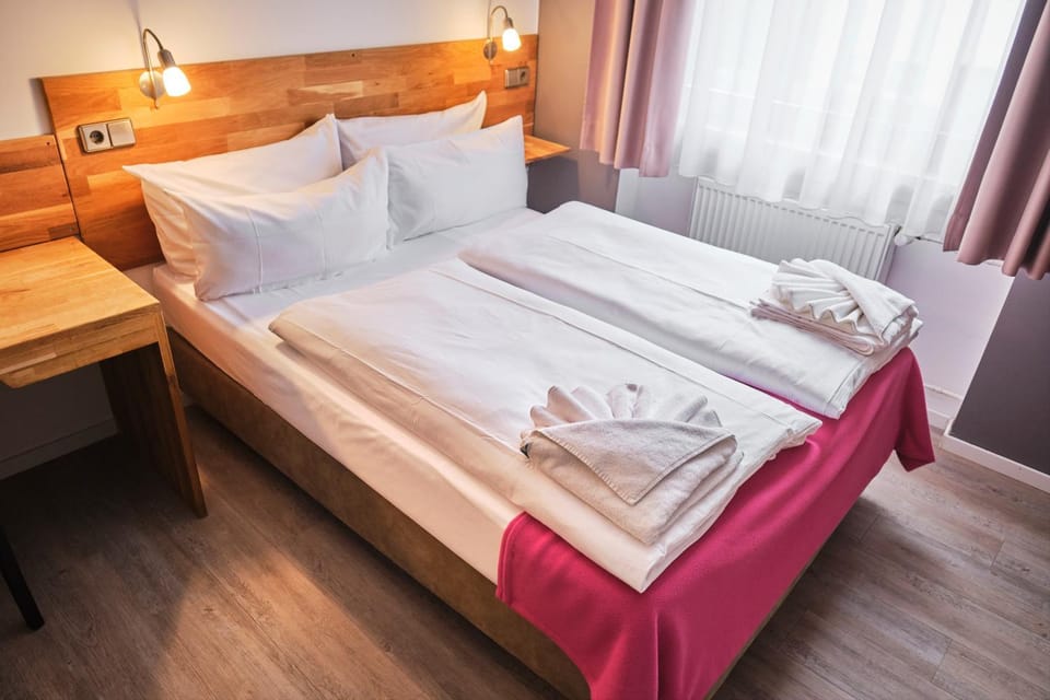 Bed, Photo of the whole room, towels