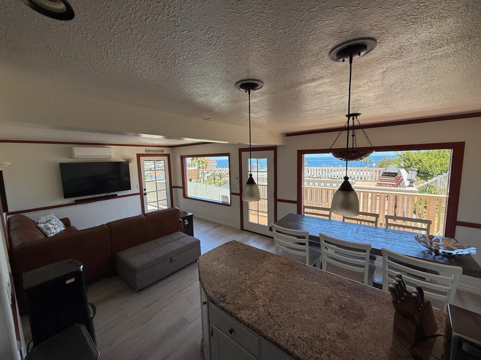 Catalina Two Bedroom View Home House in Avalon