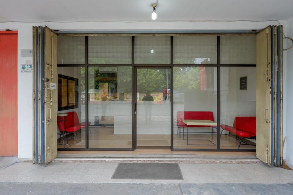 Facade/entrance