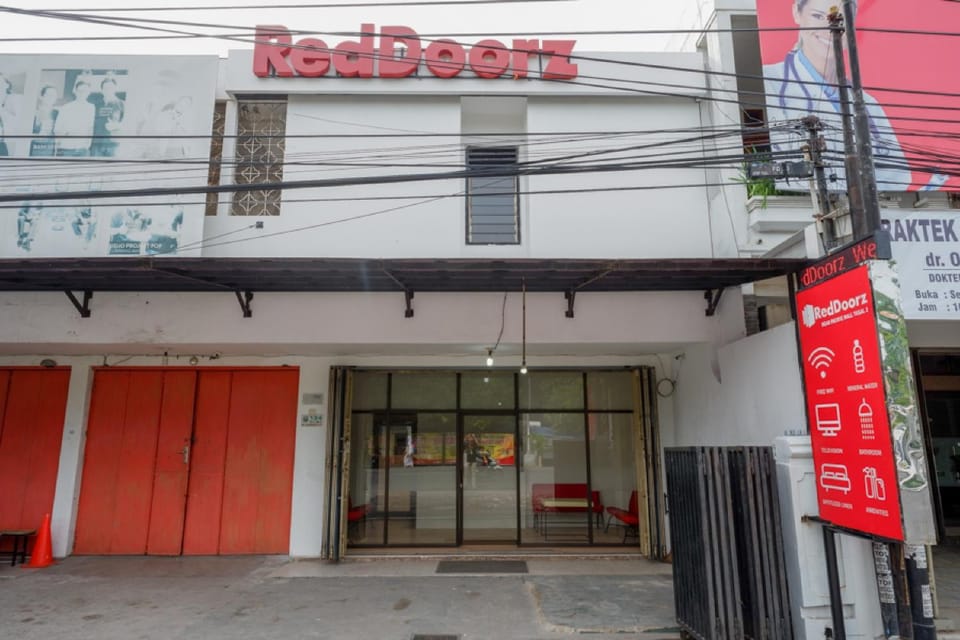 Facade/entrance
