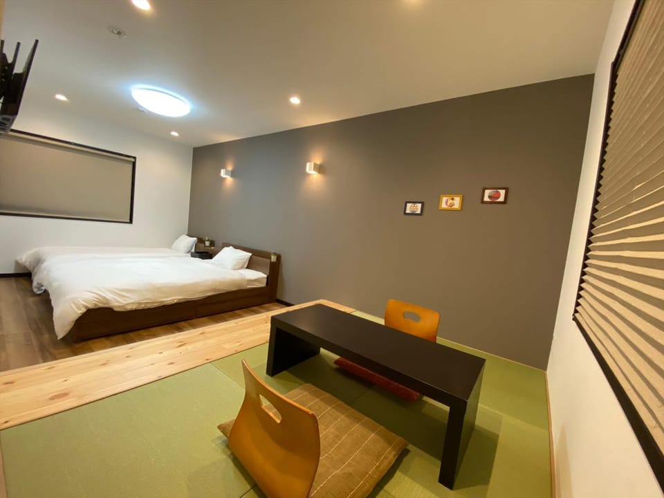 Bed, Photo of the whole room, Seating area, Bedroom