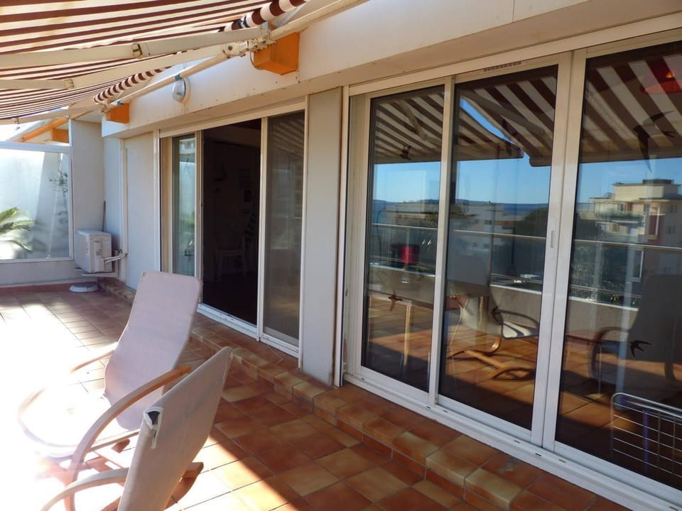 Appartement T3 Climat, Terrasse Vue Mer - Centre Lavandou - FR-1-308-122 Apartment in Le Lavandou