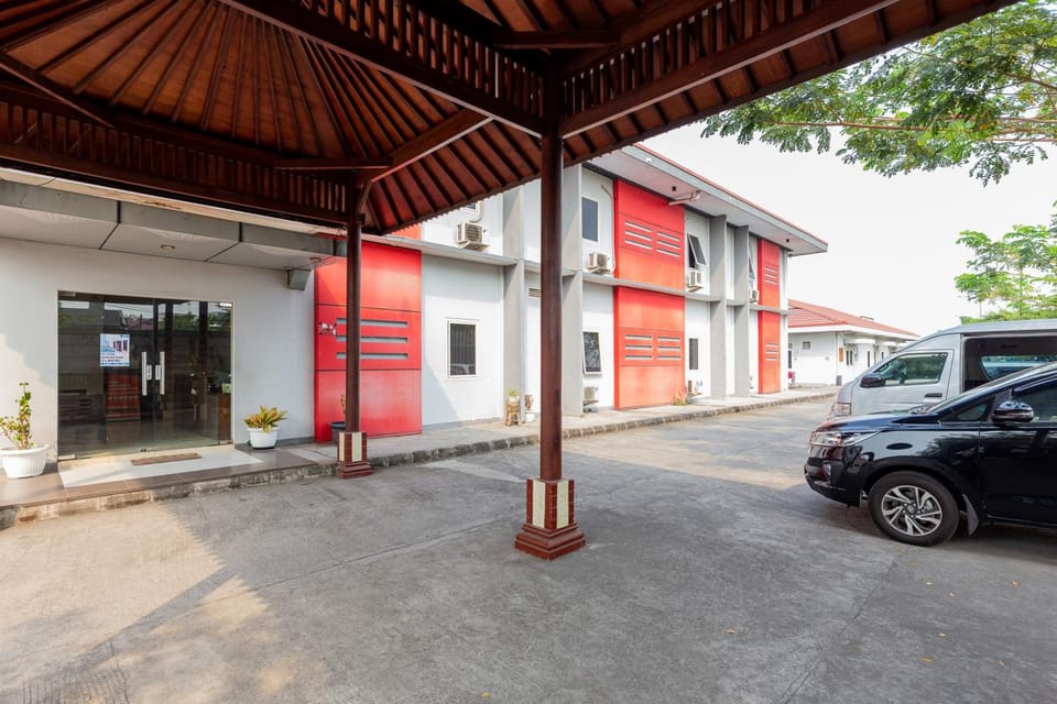 Facade/entrance