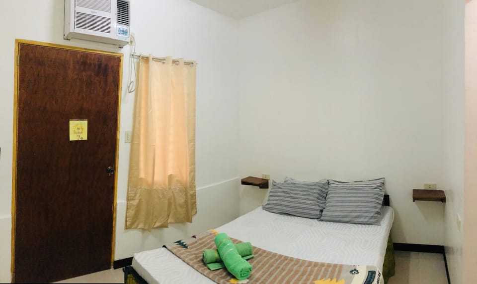 Property building, Bed, Photo of the whole room, Bedroom