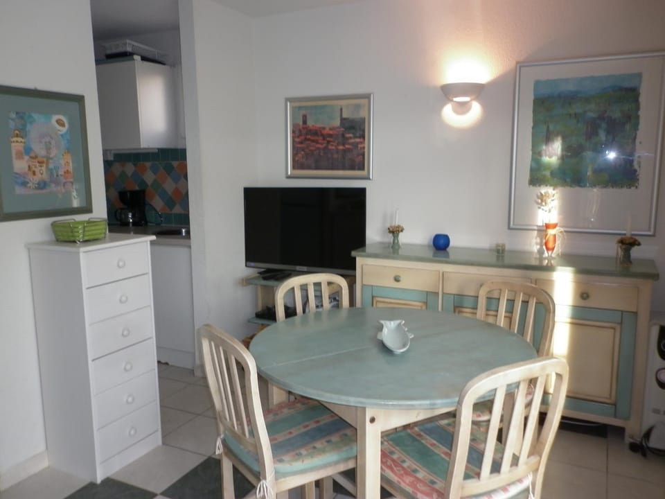 TV and multimedia, Dining area