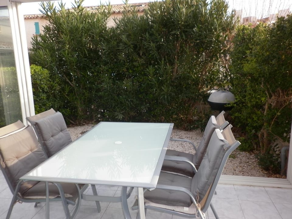 Patio, BBQ facilities