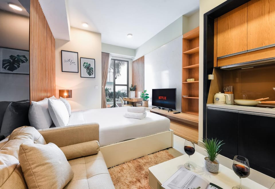 Bed, TV and multimedia, Photo of the whole room, Seating area, Bedroom