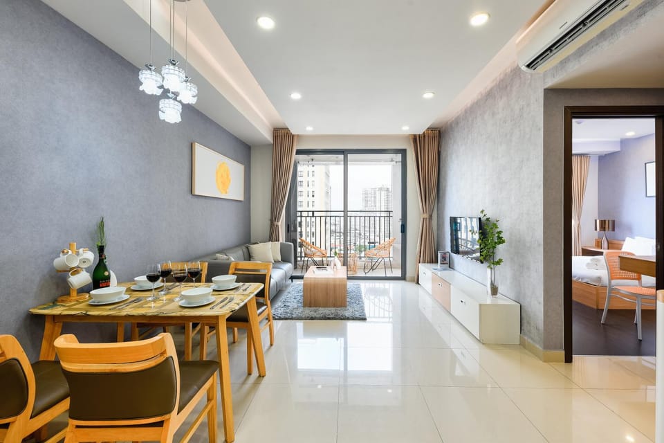 TV and multimedia, Living room, Photo of the whole room, Seating area, Dining area