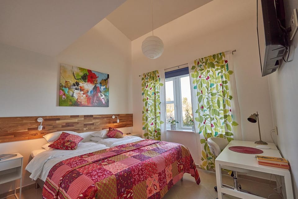 Bed, Photo of the whole room, Bedroom, kitchen