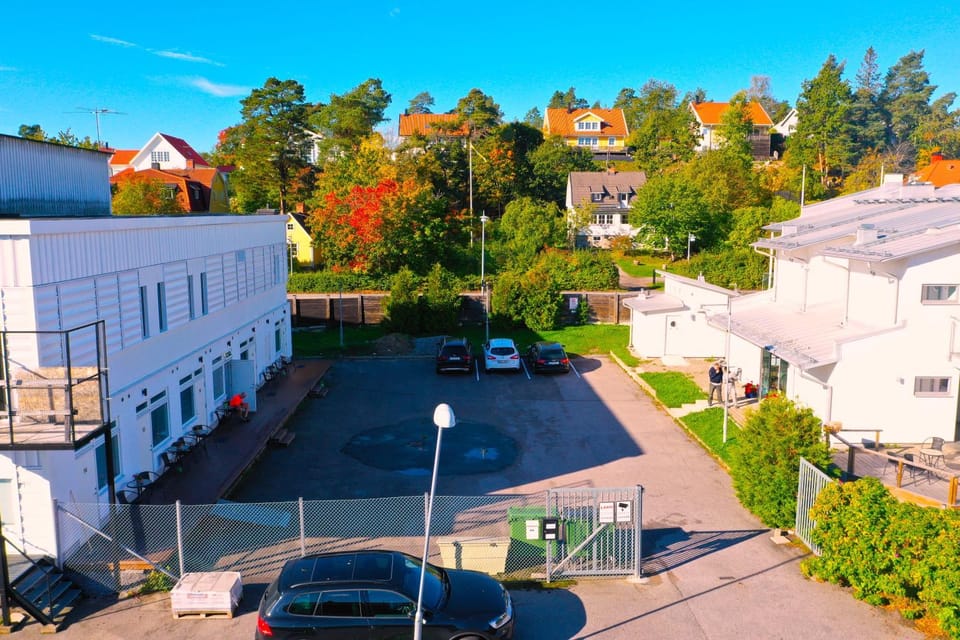 Property building, Day, Location, Parking
