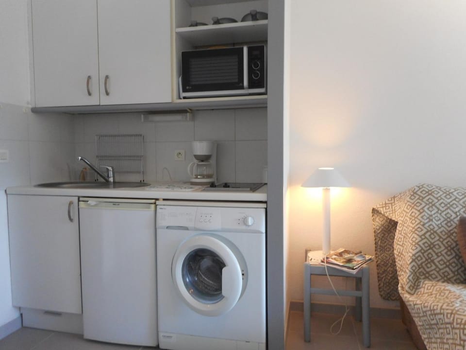Studio Accessible 2-4 Pers avec Terrasse Vue Mer WiFi - FR-1-252A-29 Apartment in Villeneuve-Loubet