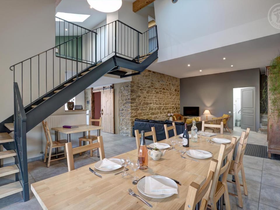 Gîte familial spacieux et lumineux à Chazelles-sur-Lyon - FR-1-496-203 House in Auvergne-Rhône-Alpes