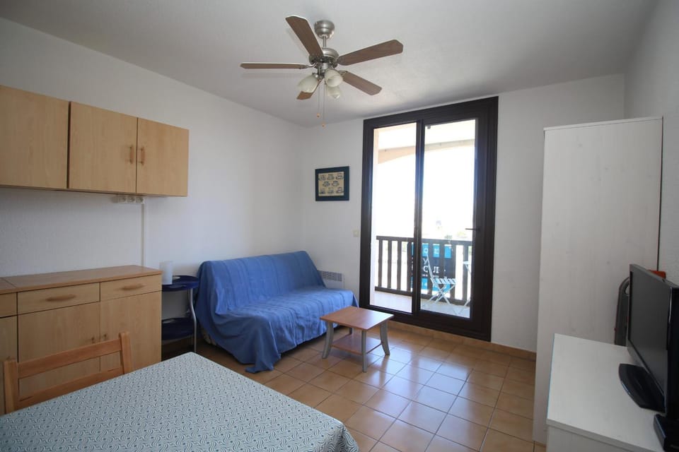 CAPESTANG - Studio cabine 4 pers proche de la plage et parking Cabin in Canet-en-Roussillon