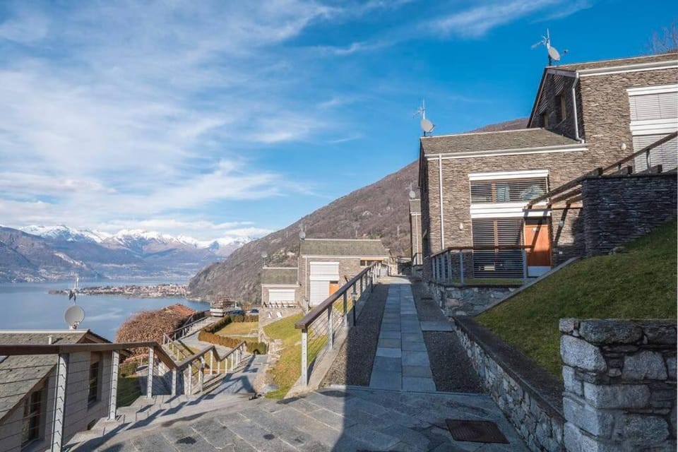 Magic lake view with beautiful pool area (camelia) House in Bellano