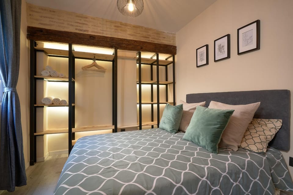 Bed, Bedroom