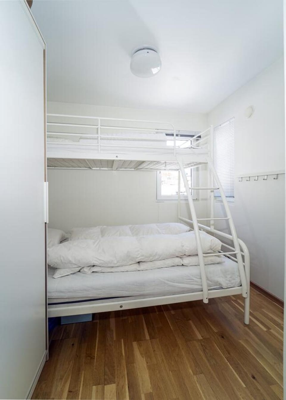Photo of the whole room, Bedroom, bunk bed, wardrobe