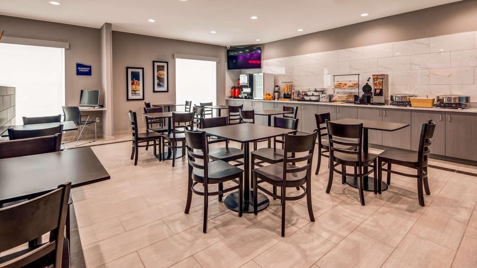 Restaurant/places to eat, Dining area, On site, Breakfast