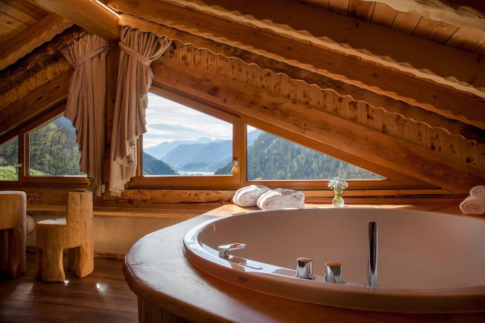 View (from property/room), Lake view, Mountain view, Bath