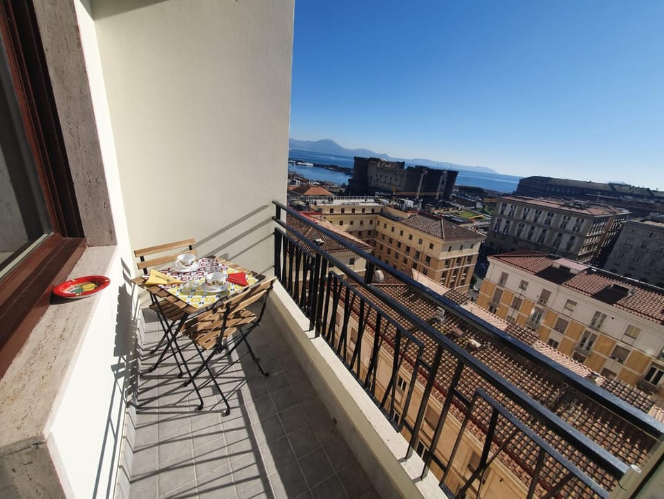 Balcony/Terrace, City view, Landmark view, Mountain view, Sea view, Street view