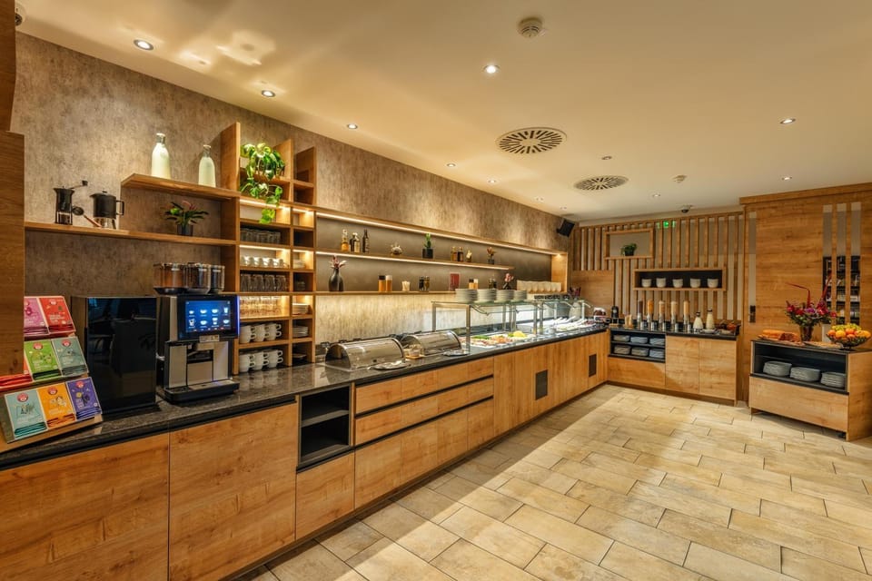 Coffee/tea facilities, Food and drinks, Buffet breakfast