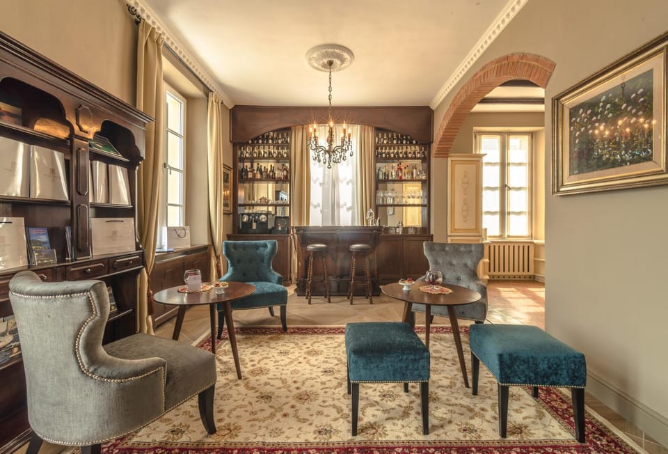 Lounge or bar, Seating area