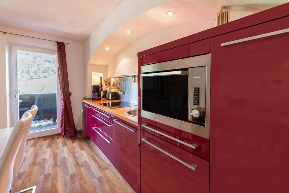 Kitchen or kitchenette, Living room