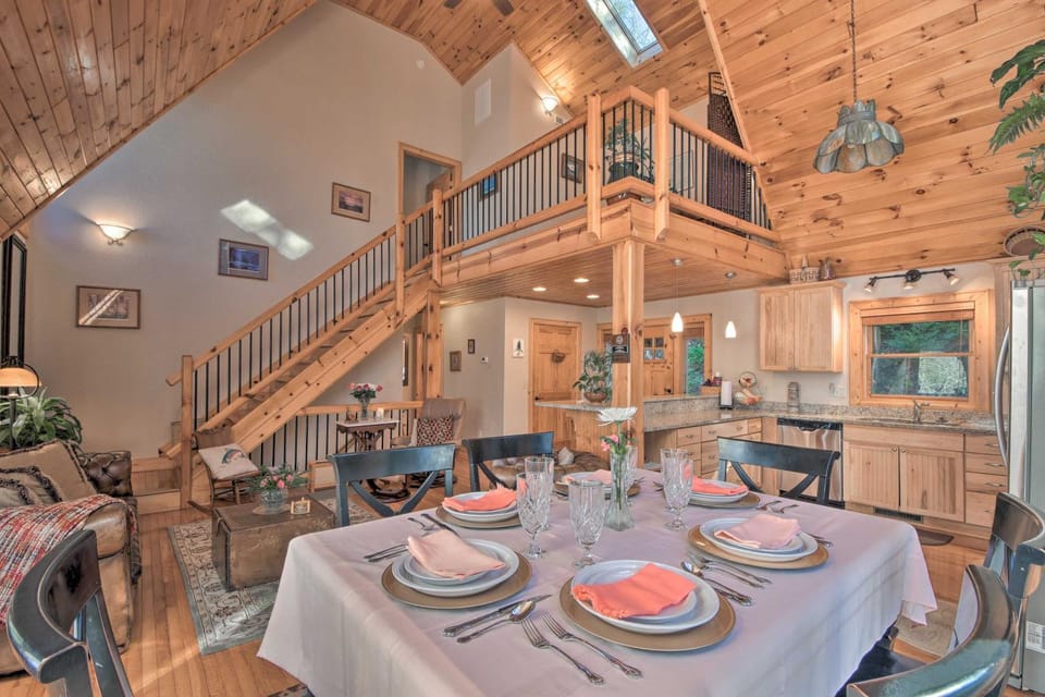 Spacious Lake Santeetlah Cottage with Lake Views! House in Lake Santeetlah