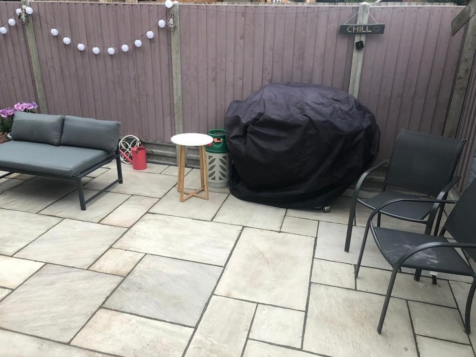 2 bed with private garden in Hampton wick Apartment in Kingston upon Thames