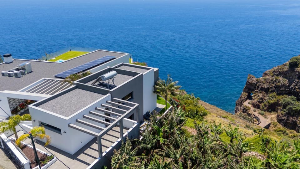 Villa Calhau- Hidden Gem by LovelyStay House in Madeira District