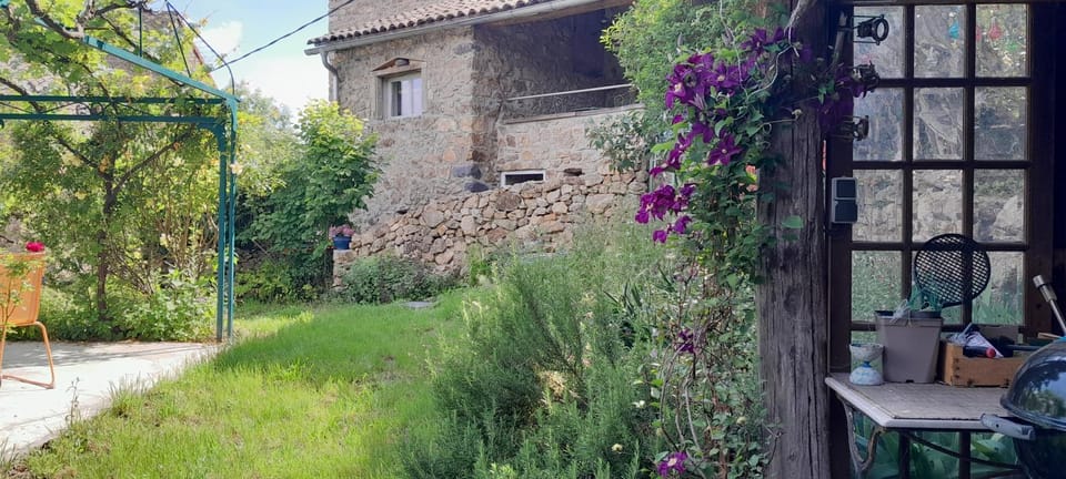 gite Sous le Figuier House in Provence-Alpes-Côte d'Azur