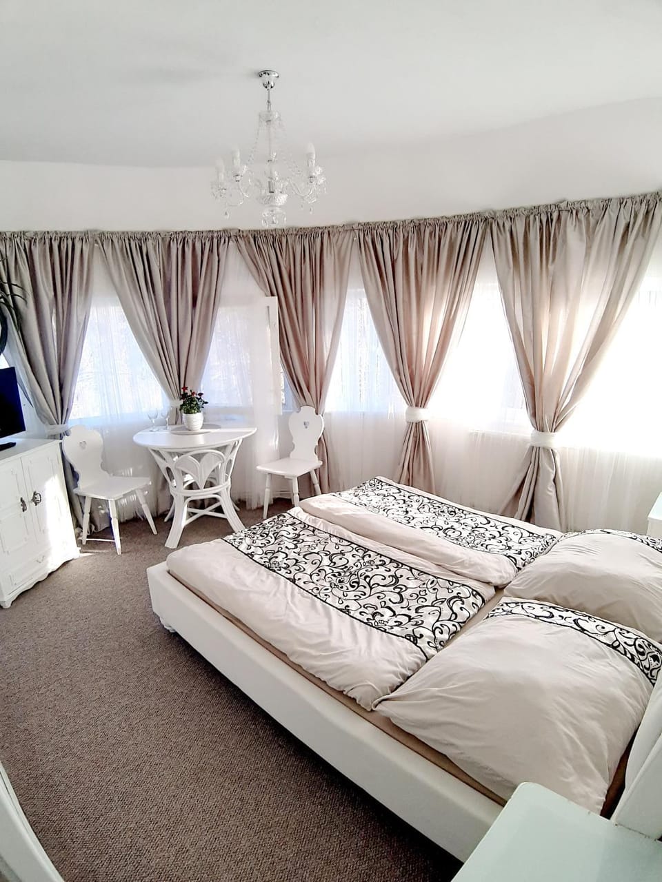 Bed, View (from property/room), Photo of the whole room, Bedroom, Mountain view