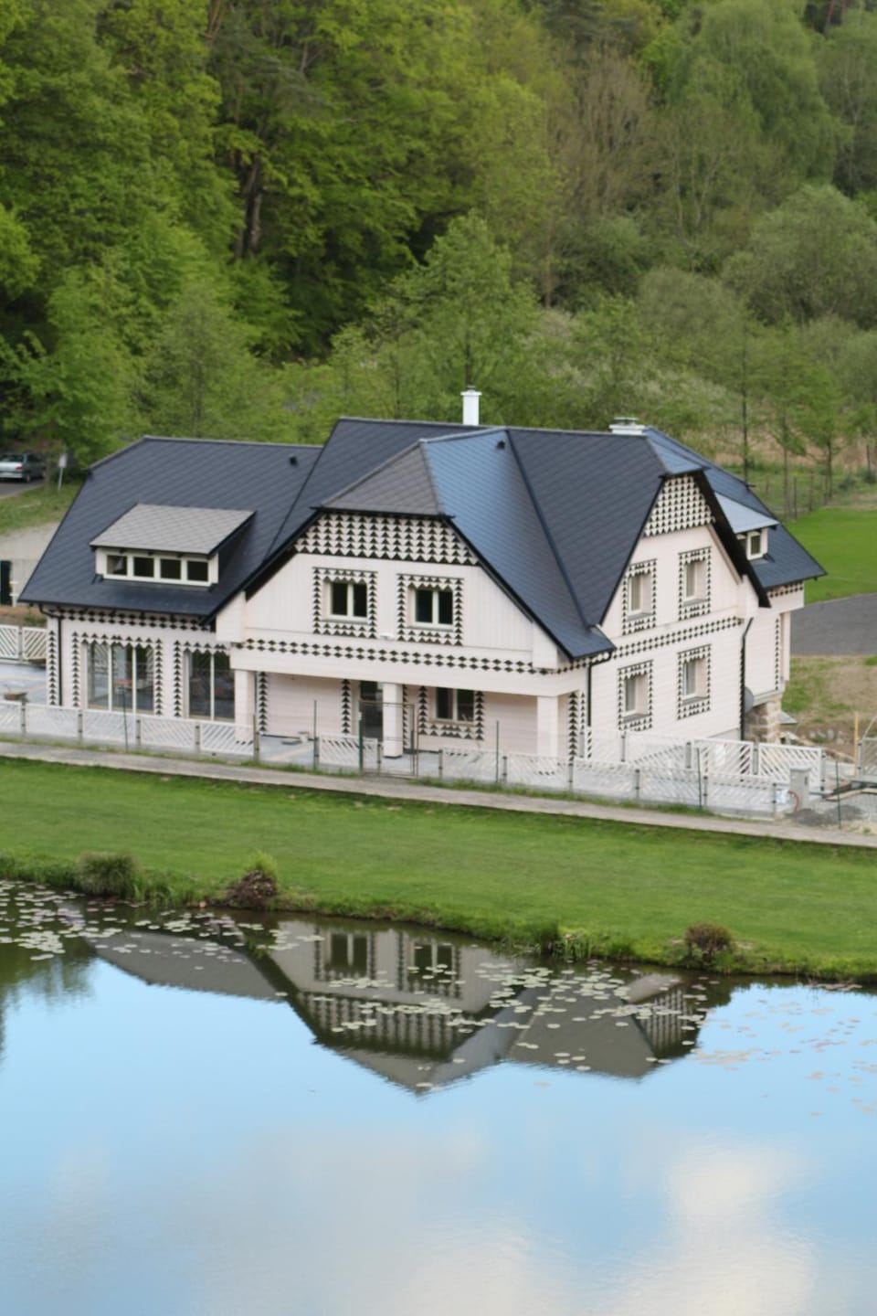 Property building, Neighbourhood