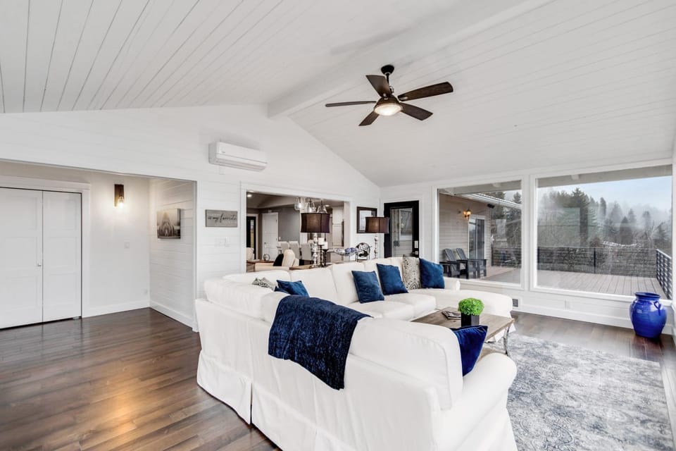 Lakeview Luxury House in East Hope