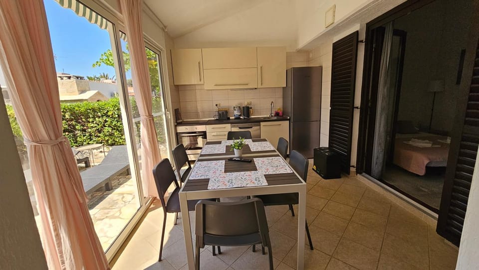 Balcony/Terrace, Kitchen or kitchenette, Dining area