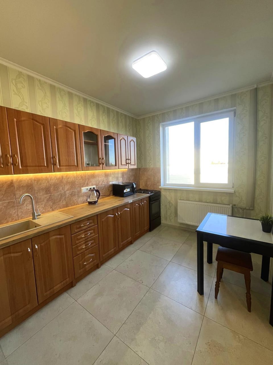 Kitchen or kitchenette, Communal kitchen, microwave, oven, stove, stove, kitchen, kitchen
