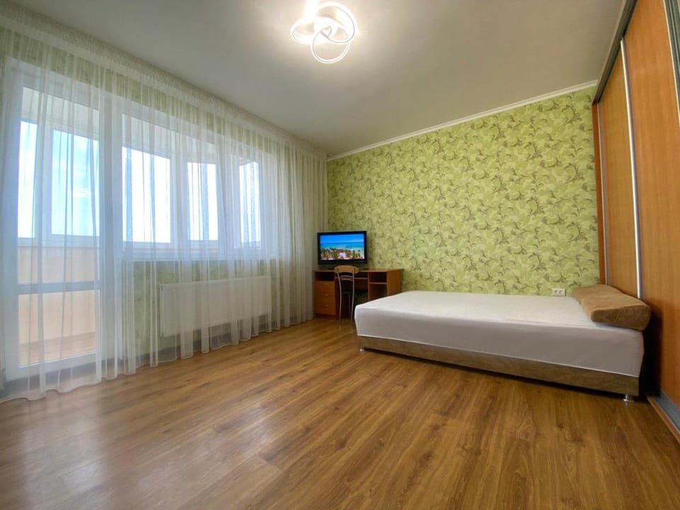 Bed, TV and multimedia, Living room, Photo of the whole room, Seating area, Bedroom, wardrobe
