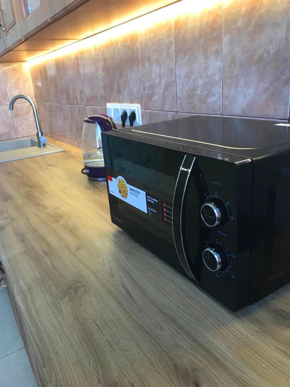 Kitchen or kitchenette, microwave, oven, kitchen