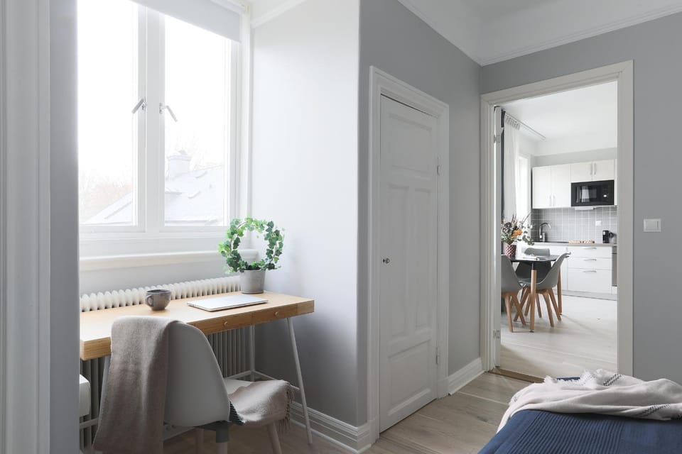 Photo of the whole room, Bedroom