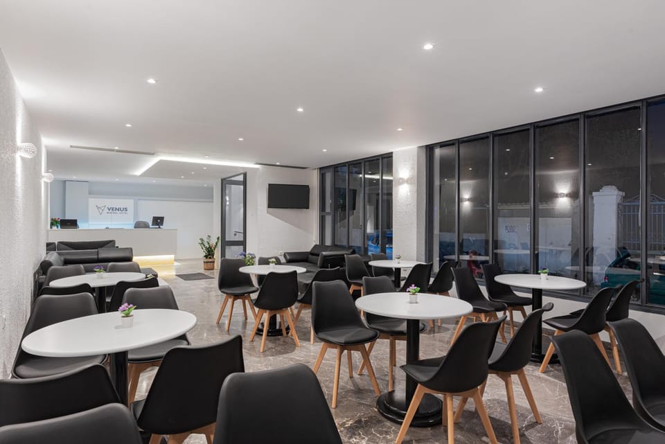 Communal lounge/ TV room