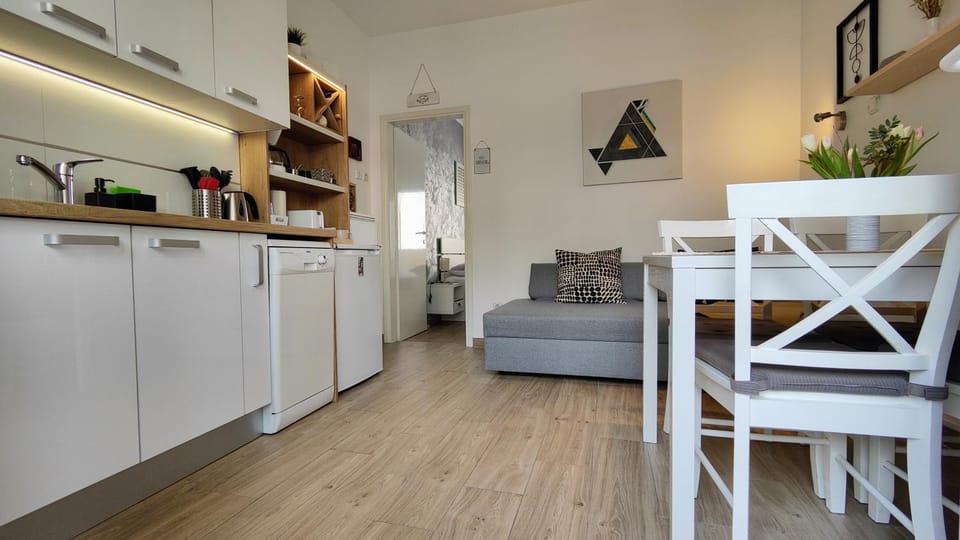 Kitchen or kitchenette, Seating area, Dining area, dishwasher, stove