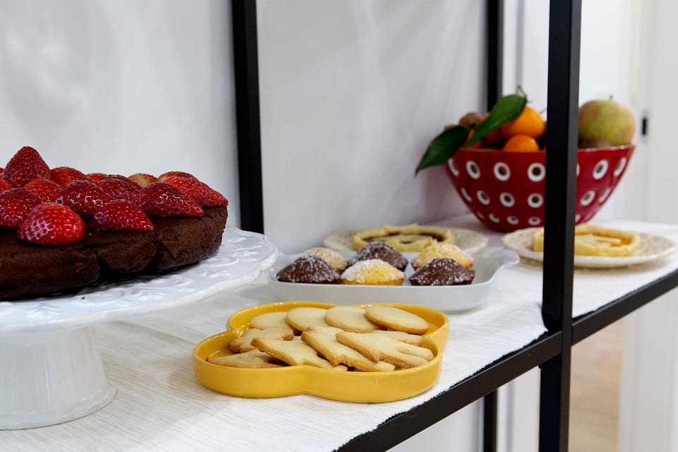 Food and drinks, Dining area, Food, Breakfast, Continental breakfast, Buffet breakfast